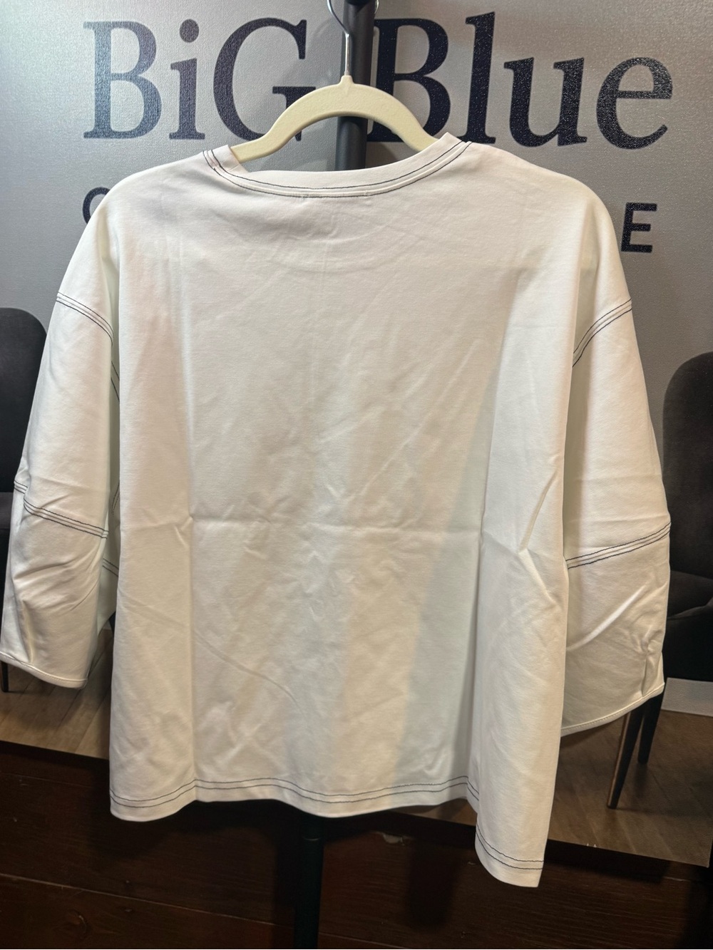 Staccato White Tee with Contrasting Black Stitching - Picture 4 of 4